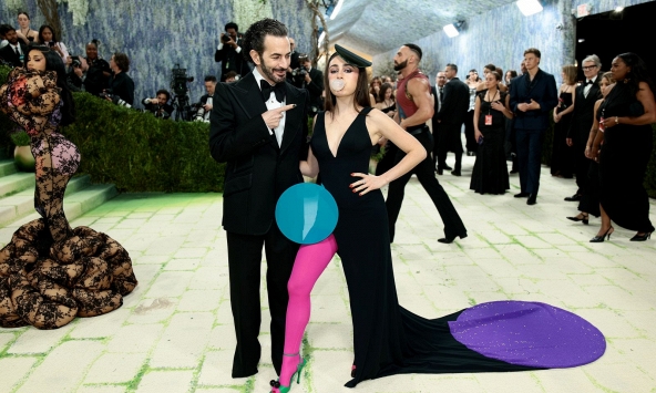Cuộc đua thảm đỏ Met Gala 2026: Từ sang chảnh đến “dị không tưởng”, không ai chịu lép vế