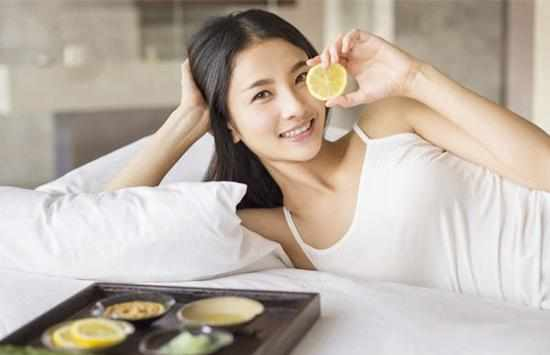 Phụ nữ sau 40 ăn gì để trẻ lâu? Bí quyết làm chậm lão hóa không phải ai cũng biết