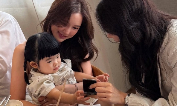 Có 1 kiểu phụ huynh, vì sĩ diện, sẵn sàng hùa theo người ngoài để chê bai con mình