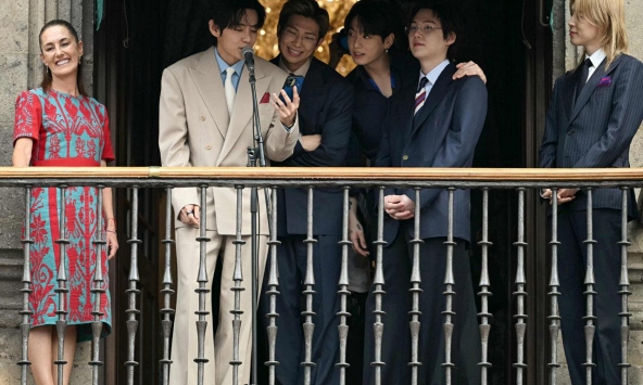 Lịch sử gọi tên BTS: 7 thành viên gặp gỡ Tổng thống Mexico, còn nhận 'đặc quyền' mở fanmeeting 50.000 người ngay tại Cung điện Quốc gia
