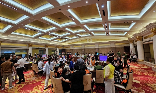 Nóng: Triệt phá tụ điểm đánh bạc cực lớn, có sự tham gia của gần 100 người nước ngoài và Việt Nam, thu giữ hơn 300 tỷ đồng