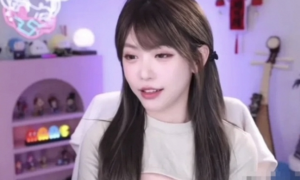 Phát ra âm thanh phấn khích giữa đêm cô nàng streamer “muối mặt” với hàng xóm