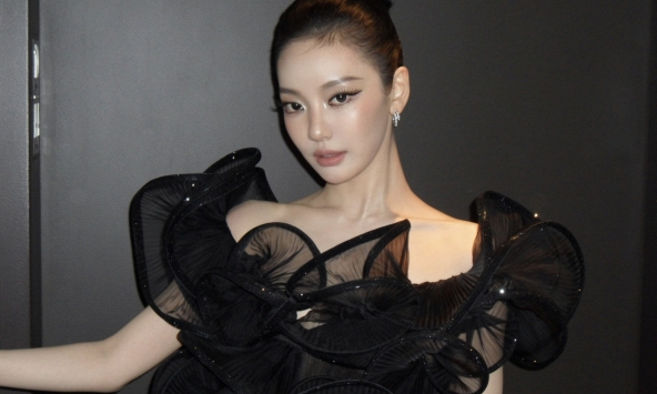 Thêm 1 đại mỹ nhân vạ lây vì Lisa (BLACKPINK): Từ khoá “xem thoát y” leo top 1 cả nước, không sợ bị cấm sóng sao?
