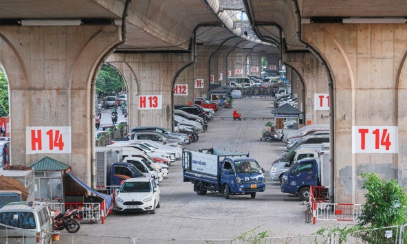 Hà Nội dự kiến tăng gấp đôi phí vỉa hè trông giữ ô tô, xe máy lên 400.000 đồng mỗi m2