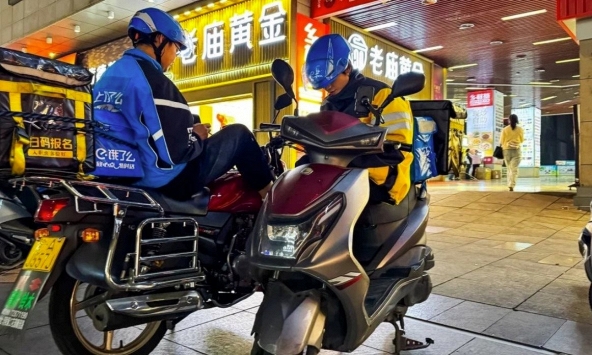 Shipper nhận án tù 3 năm vì giao bưu kiện chứa đầy tiền vàng mà không hề hay biết