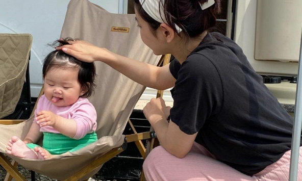 'Tôi có lỗi với con gái mình': Vì sao sau khi làm mẹ, chúng ta luôn sống trong cảm giác tội lỗi?