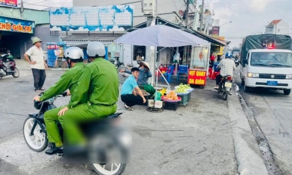 Một Đại úy công an bị hạ bậc thi đua sau bức ảnh phản ánh của người dân