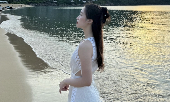 Hoa hậu Việt Nam làm một việc giữa tin đồn đã sinh con thứ 2 cho chồng Chủ tịch