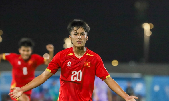 Lê Sỹ Bách là ai?