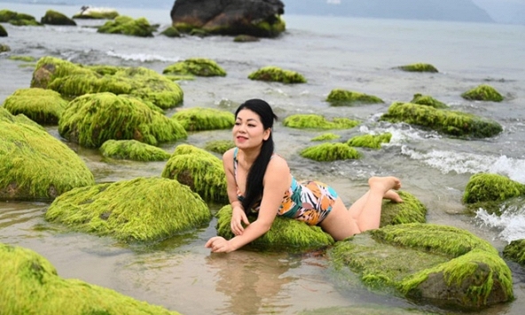 Nữ hoàng nhạc đỏ là mẹ đơn thân 4 con đăng status về tình yêu: 'Nụ cười của em tốt cho trái tim anh'