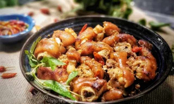 Ăn chân giò heo thường xuyên, cơ thể người mắc ung thư có thể thay đổi ra sao?
