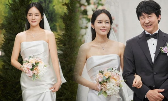 Han Ga In diện lại váy cưới sau 21 năm: Đích thị là nữ thần rồi!