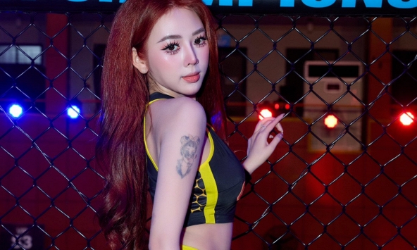 Hút trọn mọi ánh nhìn, đây là cách cô nàng Ring girl này làm chủ sân khấu