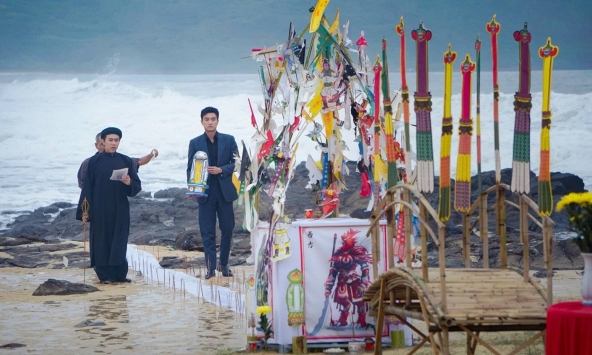 Đạo diễn Đinh Tuấn Vũ kéo nhạc sĩ Nguyễn Văn Chung vào drama tâm lý kịch tính cùng Tiểu Vy, Quốc Trường