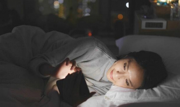 Lời khuyên cho tất cả những ai hay sử dụng điện thoại trước khi ngủ