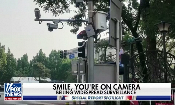 Phóng viên Fox News sang Trung Quốc chưa kịp tác nghiệp tin ông Trump đã bị camera giao thông phạt 40 USD vì đỗ xe trái phép