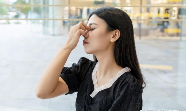 Mạch máu có tắc hay không, nhìn vùng đầu là biết: Nếu xuất hiện 4 dấu hiệu này, cần đến viện ngay