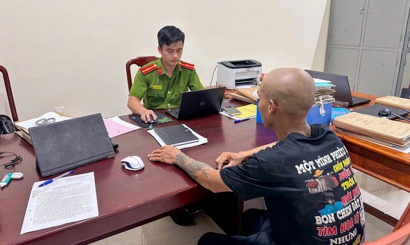 Danh tính người đàn ông livestream chửi bới, dọa đánh mẹ ruột