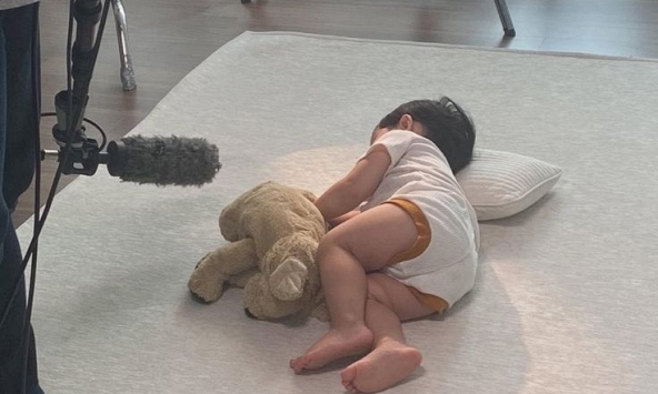 Trẻ càng đến giờ ngủ lại càng nghịch: 3 cách dỗ ngủ này hiệu quả hơn cả việc quát mắng hay giảng đạo lý