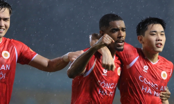 Ảnh: Thắng kịch tính Thanh Hoá, CLB CAHN vô địch V.League sớm 3 vòng đấu