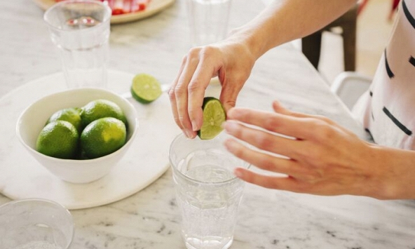 Người phụ nữ uống nước chanh mỗi ngày suốt 6 tháng, đi khám sức khỏe bác sĩ bất ngờ hỏi: 'Chị đã làm gì?'