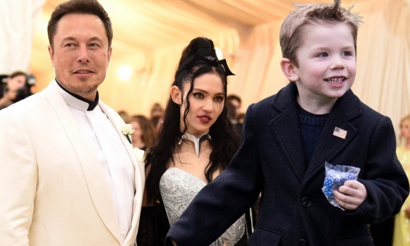 Grimes, người phụ nữ kỳ lạ sinh con cho tỷ phú Elon Musk: Tự phẫu thuật nhãn cầu, đóng thuyền chở gà và làm nhạc về ngày tận thế