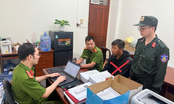 Khám xét khẩn cấp, bắt Phạm Văn Khánh SN 1990 và nhiều người khác