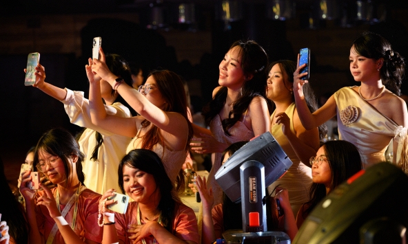 Lễ trưởng thành đặc biệt của các nam thanh nữ tú Chuyên Khoa học Xã hội và Nhân văn