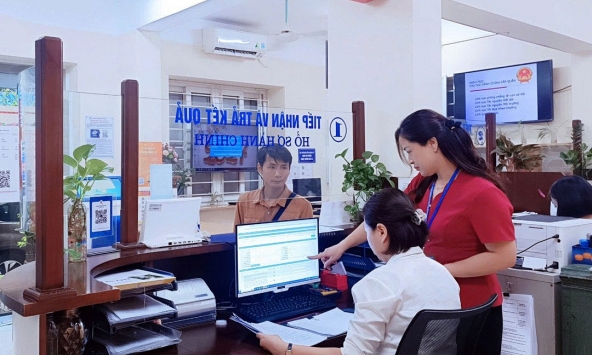 Từ 1/9/2026: Người dân đến cơ quan nhà nước được dùng điện thoại chụp tài liệu khi yêu cầu cung cấp thông tin
