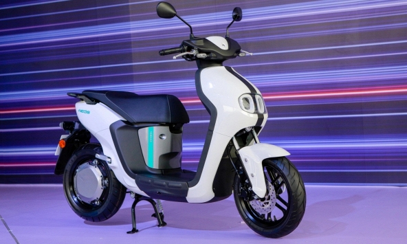 Xe máy điện giảm giá 'sập sàn', có mẫu giảm đến 15 triệu đồng