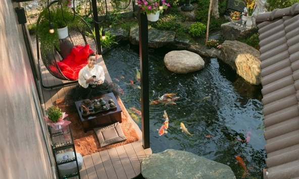 Nữ ca sĩ Việt tự sinh con, 41 vẫn chưa lấy chồng: Sống trong biệt thự 20 tỷ view nhìn thẳng sông