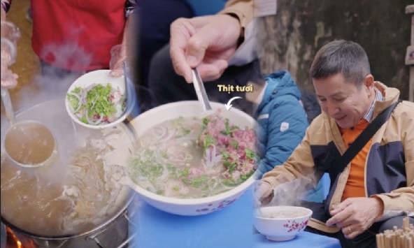 Quán phở “độc đáo” nhất Hà Nội đập thẳng thịt sống vào bát, được NSƯT Chí Trung mê mẩn ăn suốt 3 đời