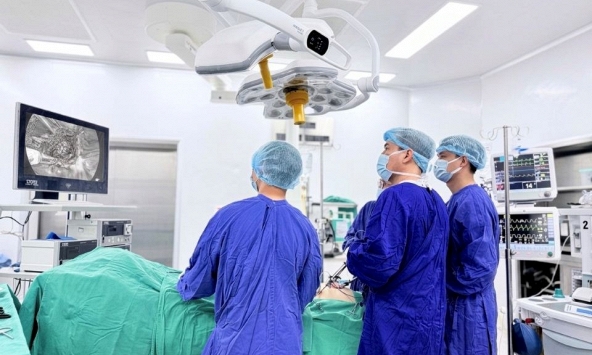 Vinmec Hạ Long nội soi bóc tách thành công khối u hiếm gặp, giữ trọn khả năng sinh sản cho người bệnh trẻ