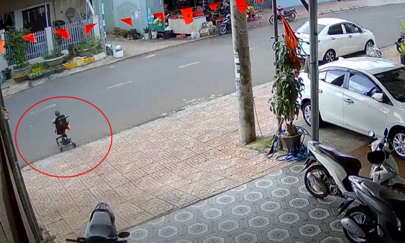 Bà mẹ trẻ chia sẻ đoạn clip 'ám ảnh cả đời': Chỉ 3 giây ngắn ngủi nhưng khiến nhiều người thót tim
