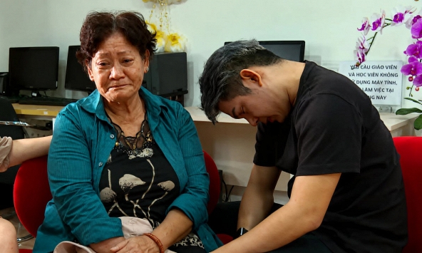Chỉ đến khi rơi xuống đáy sâu của sự sa sút, Sơn Ngọc Minh mới xót xa nhớ đến người mẹ tảo tần của mình