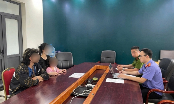 Công an Hà Nội làm rõ thông tin bé gái 3 tuổi nghi bị bạo hành tại quán bia