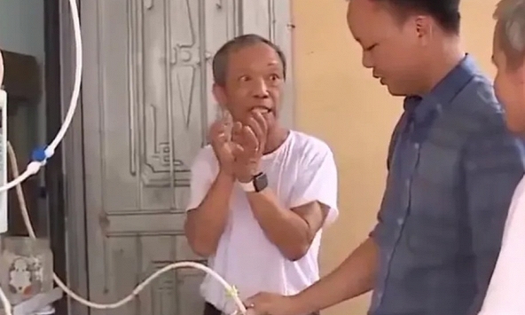 Công an Hà Nội vào cuộc vụ mổ khối u tại cơ sở chữa bệnh bằng nước kiềm của ông Nguyễn Tiến Nam