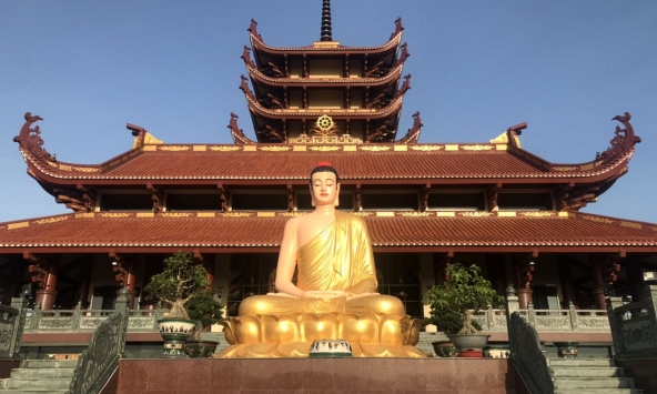 Ngôi chùa có pho tượng nặng 4 tấn, cao gần 5 mét vẫn sừng sững qua bom đạn