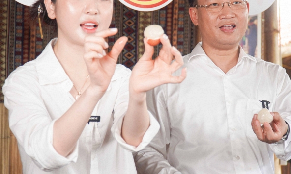Vải thiều “cháy đơn” sau màn livestream của Phó Chủ tịch tỉnh