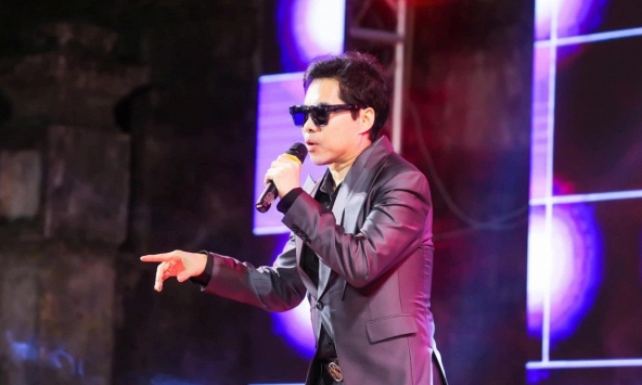 Danh ca Ngọc Sơn ăn chay, sống cô đơn trong biệt thự dát vàng Thiên niên kỷ, thuê cả đoàn vệ sĩ bảo vệ 1 chiếc xe