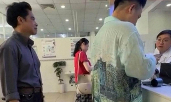 Danh tính người đàn ông kề cận, theo sát Ngọc Sơn đến trụ sở công an và đi xét nghiệm ma túy