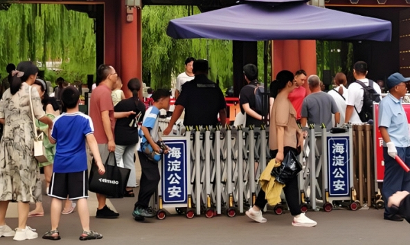 Điều ít ai biết về đường dây 'lậu' đưa khách vào đại học top 1 châu Á: Vé vào cửa miễn phí bị đẩy giá ngang vé ca nhạc