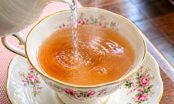 Không phải chanh! Uống nước ấm với 1 thìa này mỗi sáng mới 'hỗ trợ' đốt mỡ, chống già, phòng ung thư