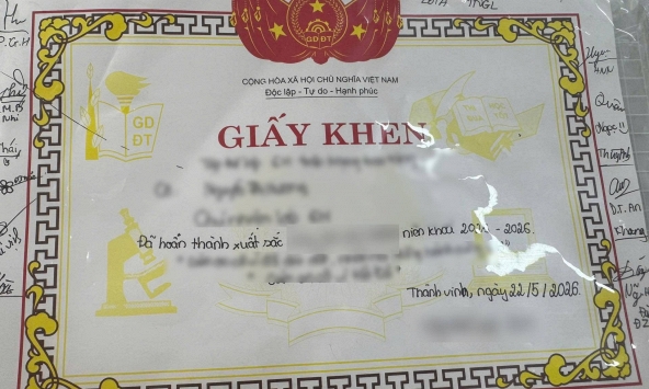 Tờ giấy khen cuối năm đang khiến gần 7000 người xúc động lúc này: Nếu tôi nhận được, nhất định sẽ bật khóc!