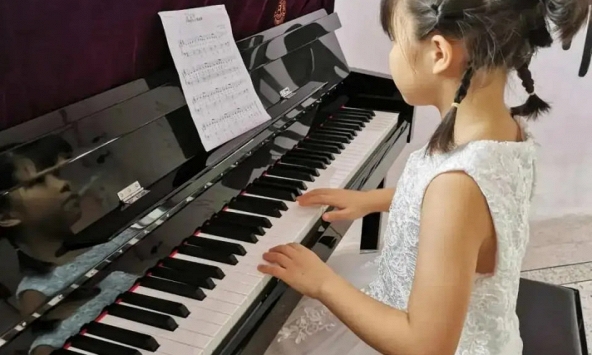 Bố coi trọng 3 điều này, con cái thường sẽ ưu tú