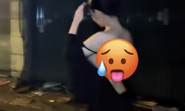 Diện đồ sexy khoe trọn tấm lưng ngọc ngà dạo phố, cô gái thành tâm điểm tranh cãi