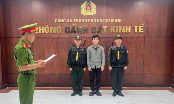 Ra quyết định khởi tố chủ công ty bán giày dép giả Lưu Phát Thuận SN 1991