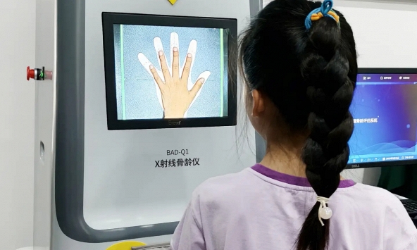 Suốt ngày lo 'Con có bị lùn quá không?' nhưng bố mẹ không biết chính 4 sai lầm kinh điển này đang làm con lùn vĩnh viễn?