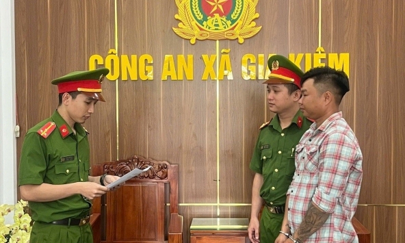 Thi hành lệnh bắt tạm giam Nguyễn Đức Tiến SN 1994