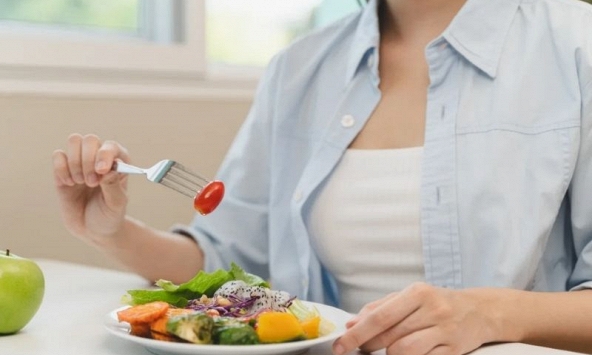 Tỉnh táo lên: Ăn uống lành mạnh mà vẫn tăng cân thì chỉ có thể là do 6 cái 'bẫy' từ những thực phẩm 'vàng' trong làng ăn kiêng